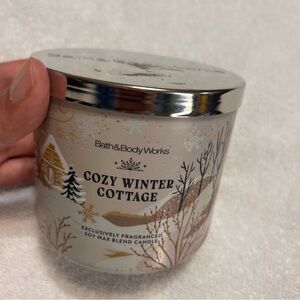 New Bath & Body Works Cozy Winter Cottage Candle - Silver and White